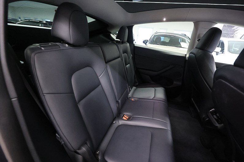 Tesla Model Y Long Range AWD 514hk Autopilot Pano Läder Navi