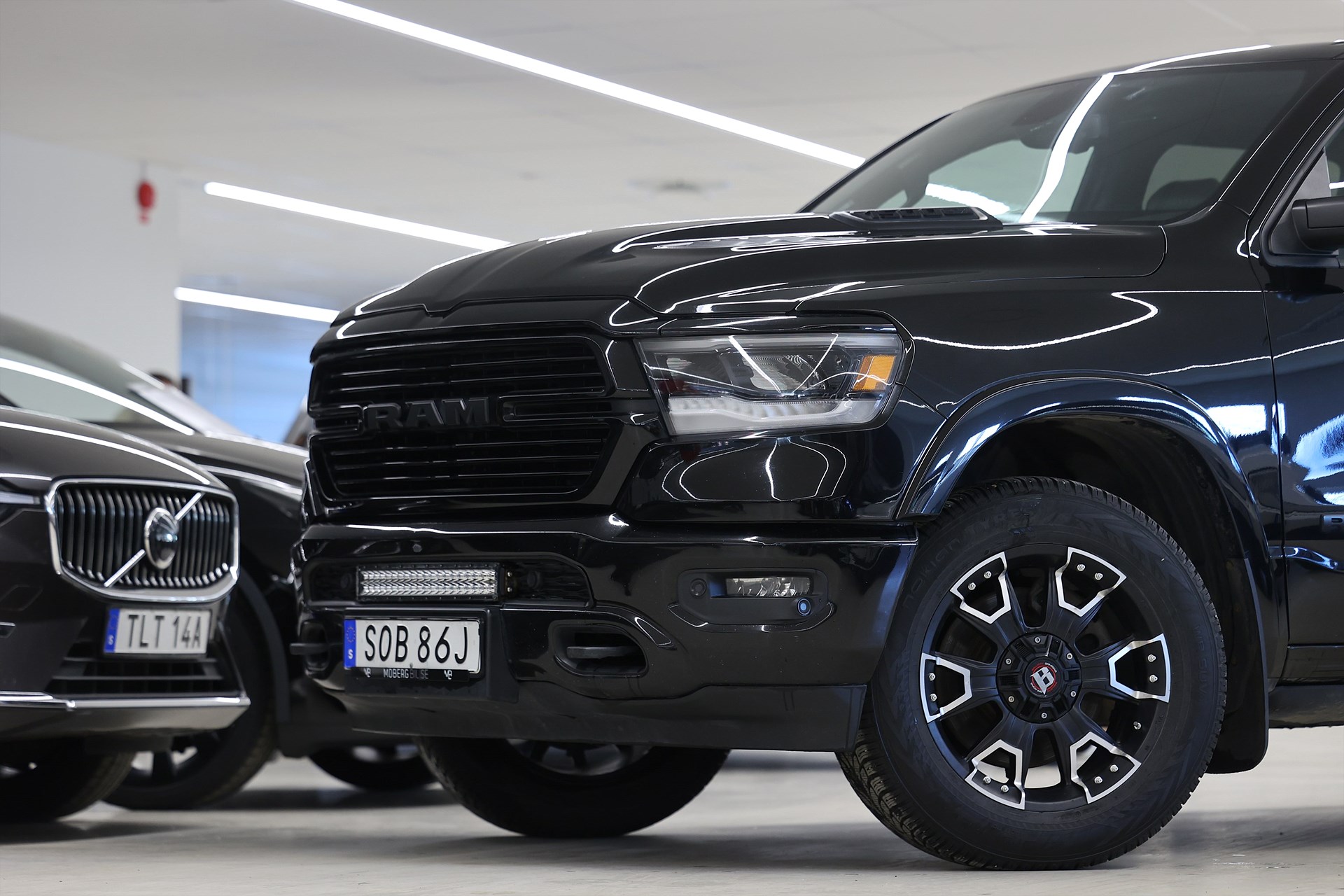 Dodge Ram 1500 Crew Cab 5.7 V8 HEMI 4x4 395hk Laramie LVL 2