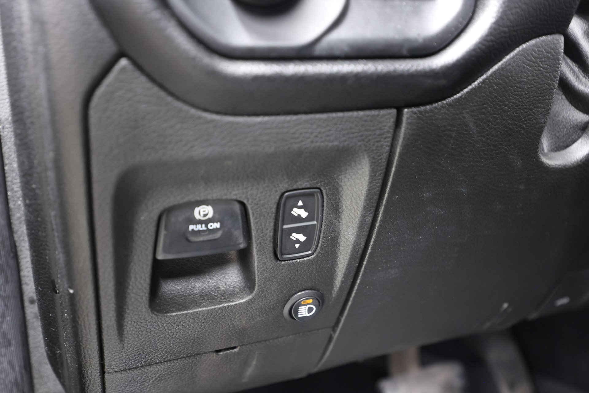 Dodge Ram 1500 Crew Cab 5.7 V8 HEMI 4x4 395hk Laramie LVL 2