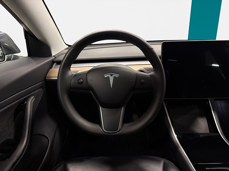 Tesla Model 3 Long Range AWD Autopilot SOH 89,9% 2020, grå – bild 17 av 21, begagnad hos Niber i Järfälla