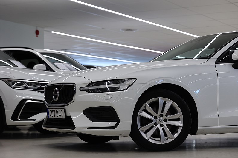 Volvo V60 D4 AWD 190hk *Hjulkampanj!* Momentum Drag