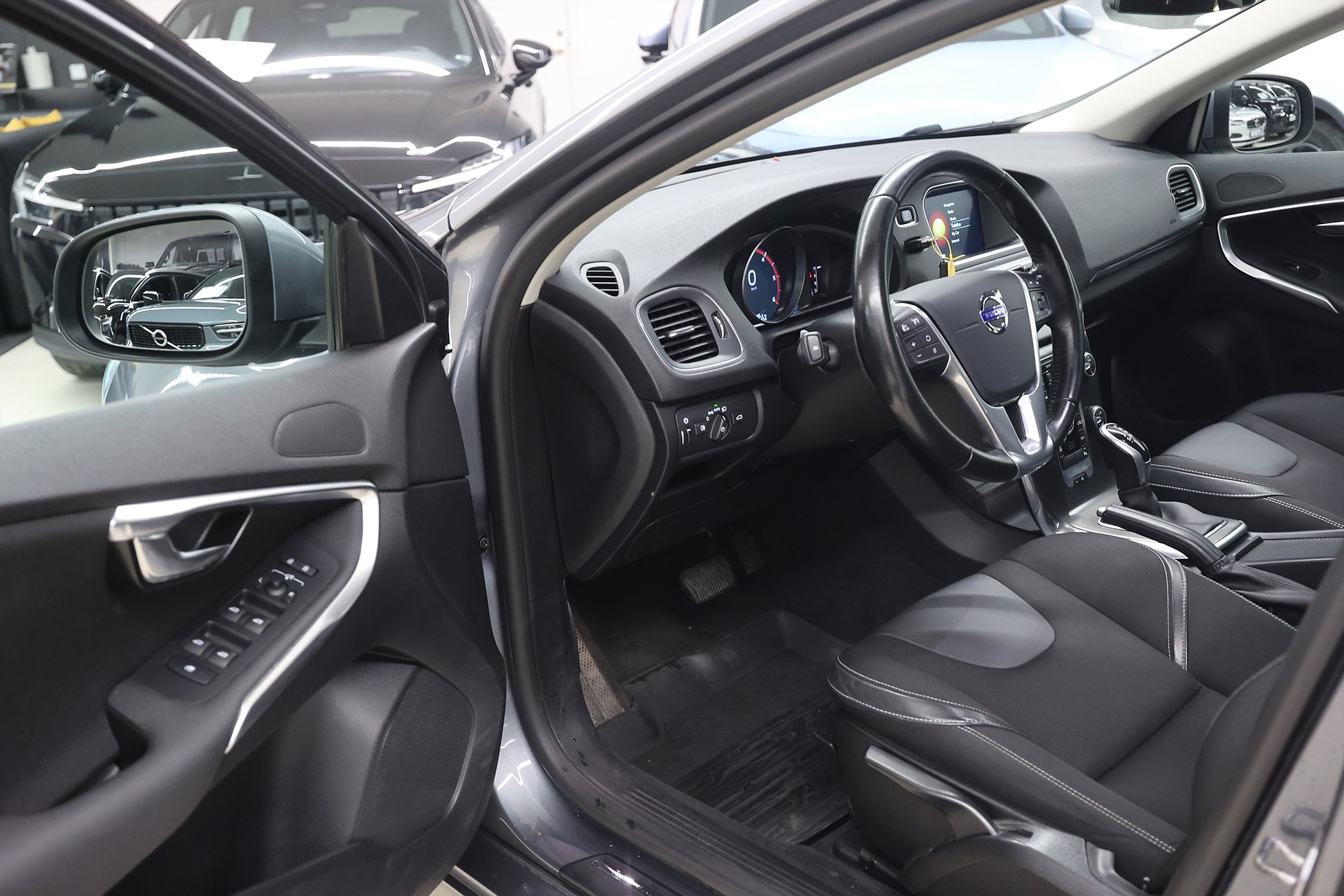 Volvo V40 D3 150hk *Hjulkampanj!* Momentum Drag Värmare