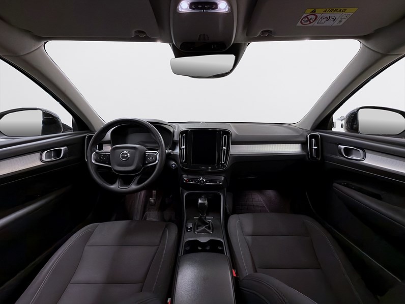 T2 Manuell 129hk Momentum PDC CarPlay