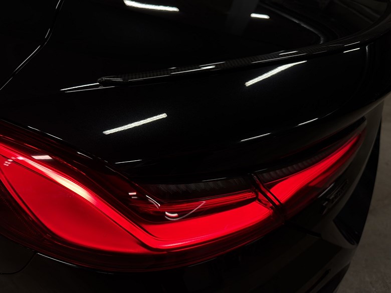 BMW M850i xDrive Kolfibertak B&W Laserlight, 360°, Navi 2020, svart – bild 22 av 27, begagnad hos Niber i Järfälla