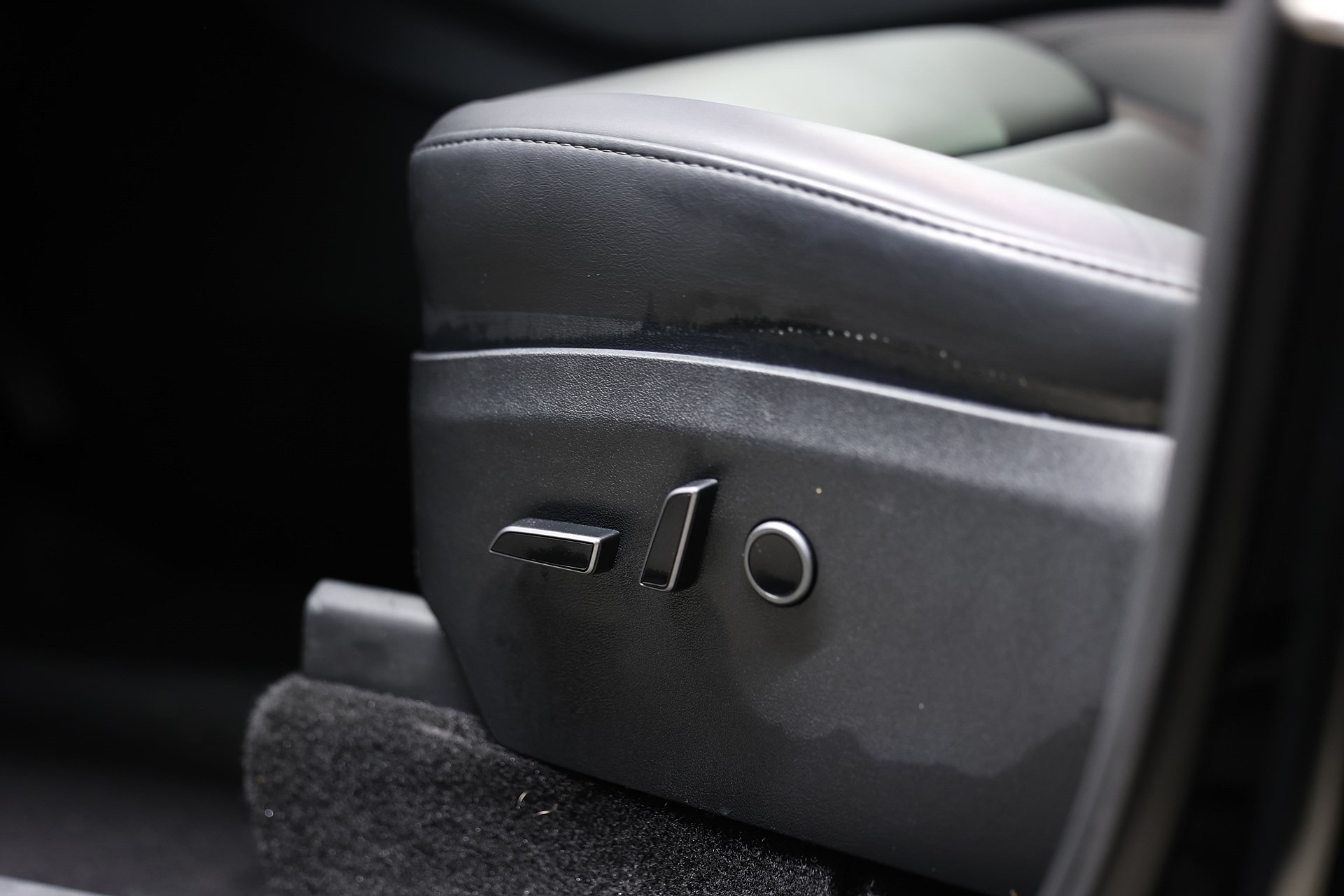 Tesla Model Y Long Range AWD 514hk AP Pano MOMS