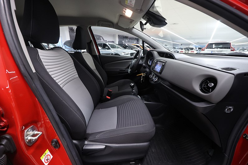 Toyota Yaris 1.5 111hk *Hjulkampanj!* Active B-kamera Bluetooth Farth