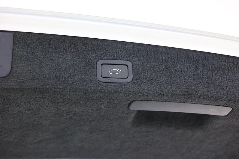 Volvo V70 D4 181hk Summum Lucka Läder Navi Drag PDC