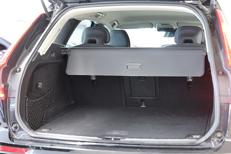 Volvo XC60 B4 AWD 197hk Advanced Edt Drag Värmare VOC MOMS