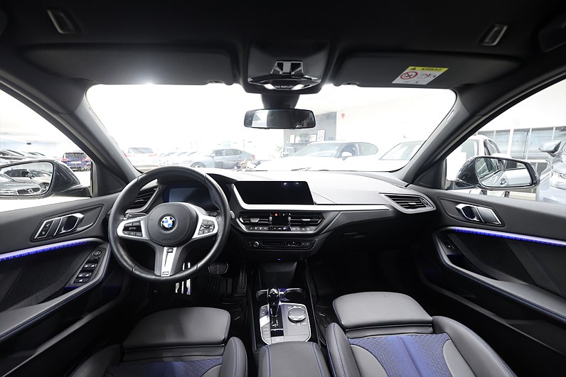 BMW 118i 136hk M Sport Shadow PDC CarPlay Navi