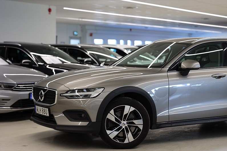 Volvo V60 Cross Country B4 Momentum H/K B-Kamera Skinn Keyless
