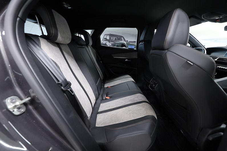 Peugeot 3008 GT Hybrid4 300hk AWD B-kamera Keyless PDC