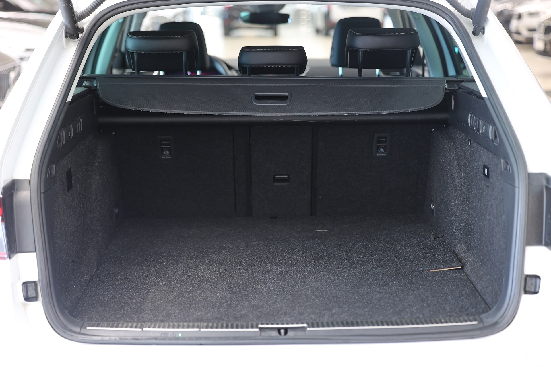 Skoda Superb iV Kombi 1.4 TSI 218hk Business Edt. Canton Drag