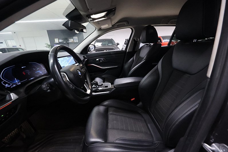 BMW 330e xDrive Touring 292hk Sport Line Shadow Navi Läder Drag
