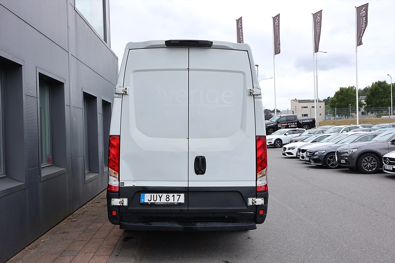 Iveco Daily 35-130 Skåpbil 2.3 JTD Hi-Matic 126hk Värmare 3 sits