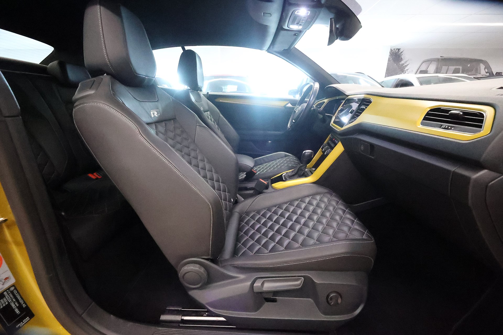 Volkswagen T-Roc Cabriolet 1.5 TSI 150hk R Line Läder Beats B-Kamera