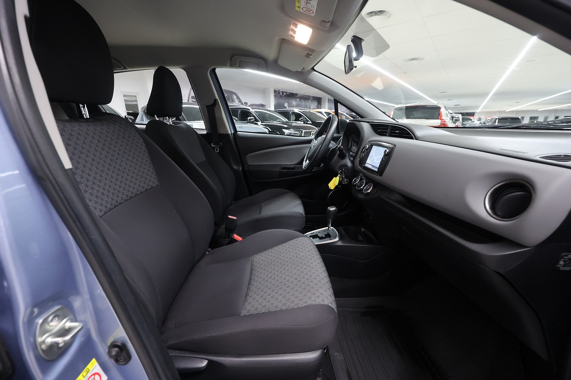 Toyota Yaris 5-dr 1.33 99hk *Hjulkampanj!* B-kamera Navi