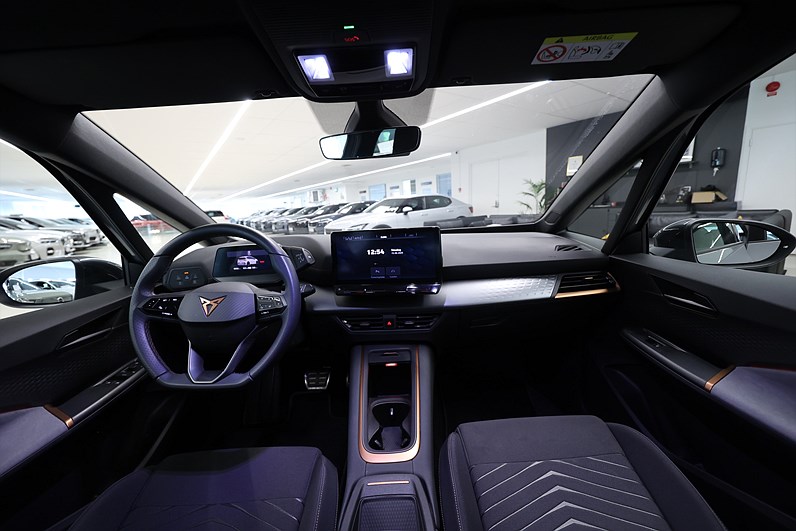 Cupra Born 58 204hk 578km räckvidd Värmare Carplay PDC MOMS