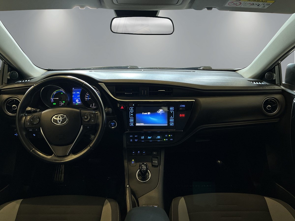 Toyota Auris Hybrid e-CVT, 136hk, 2017