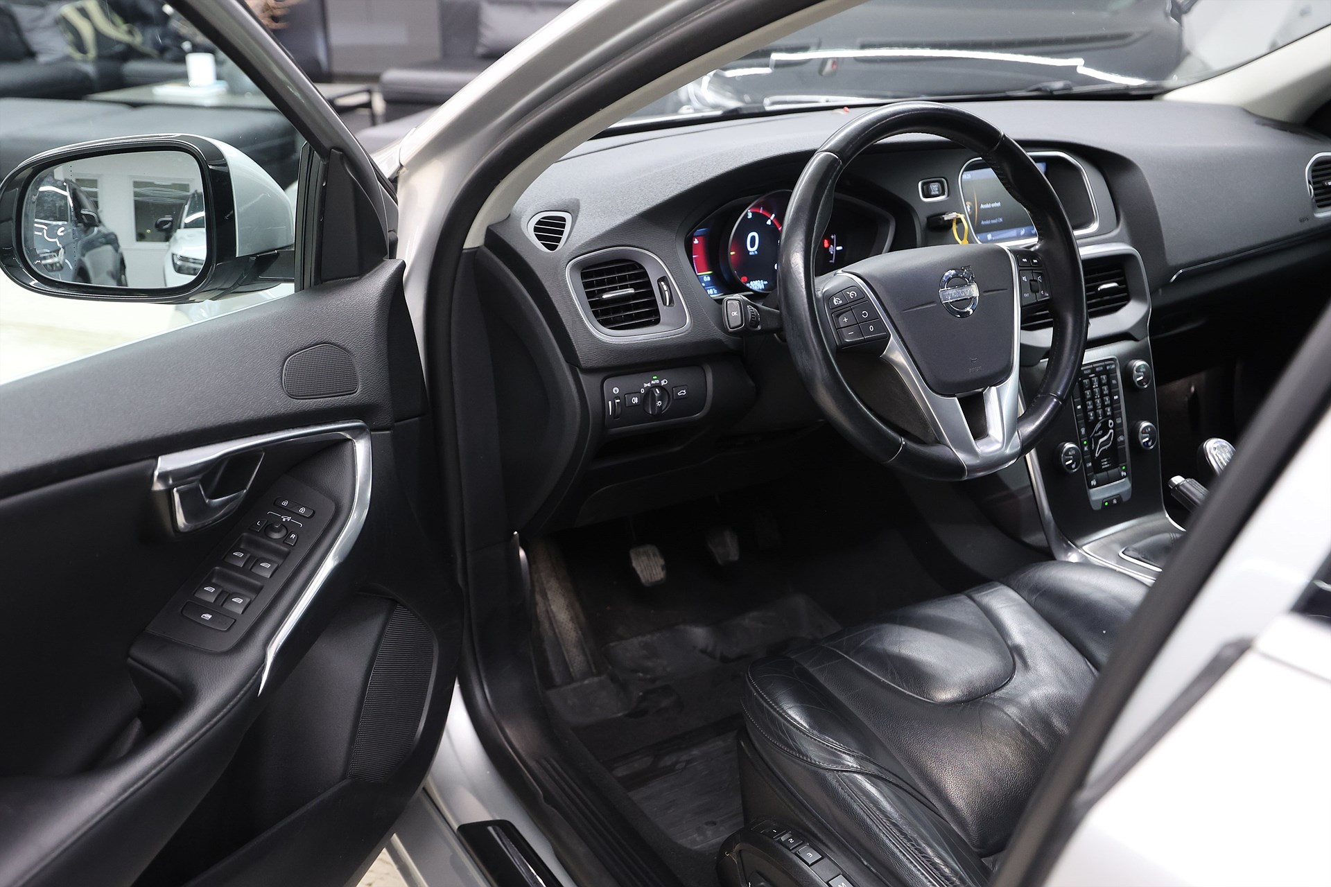 Volvo V40 D2 115hk *Hjulkampanj!* Summum Värmare Kamera