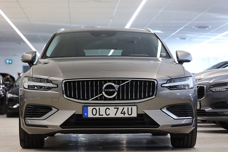 Volvo V60 Recharge T6 AWD 340hk Momentum Pano H/K Keyless