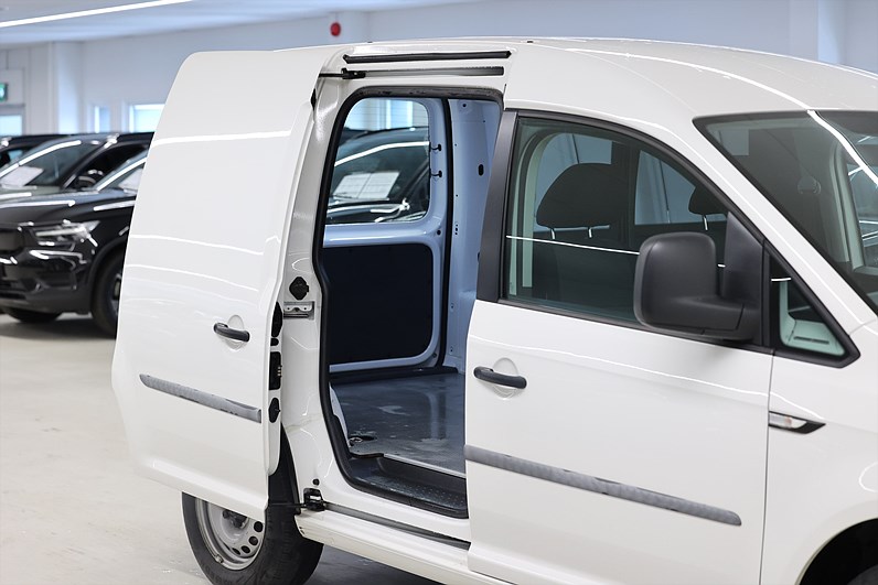 Volkswagen Caddy 2.0 TDI Värmare Carplay Drag LEASBAR