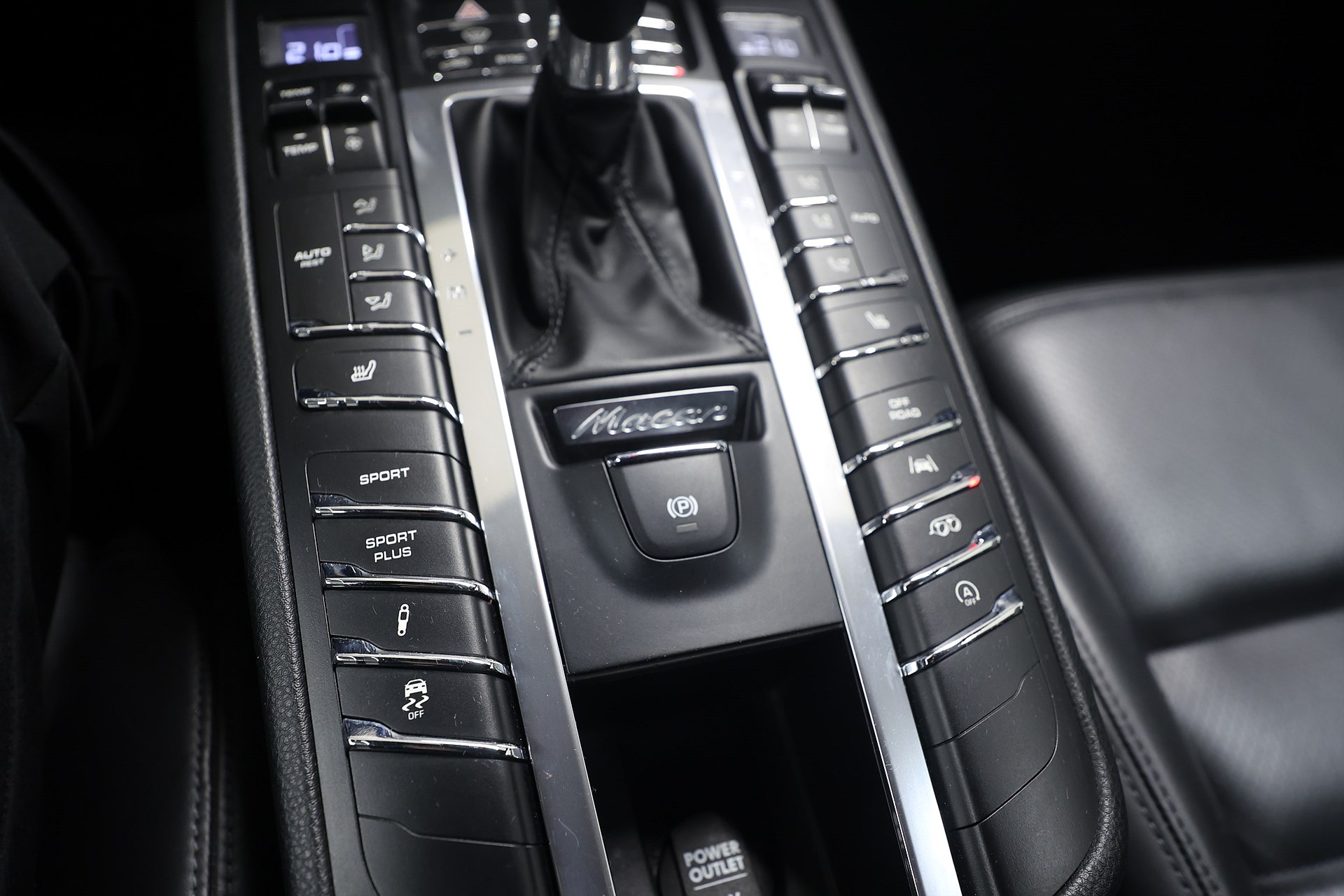 Porsche Macan Turbo Performance 441hk Sport Chrono BOSE Drag