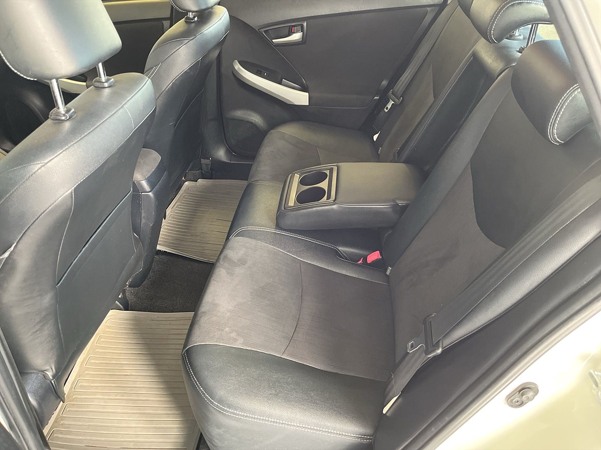Toyota Prius Plug-in Hybrid 1.8 VVT-i + 3JM Plug-in CVT, 136hk, 2014