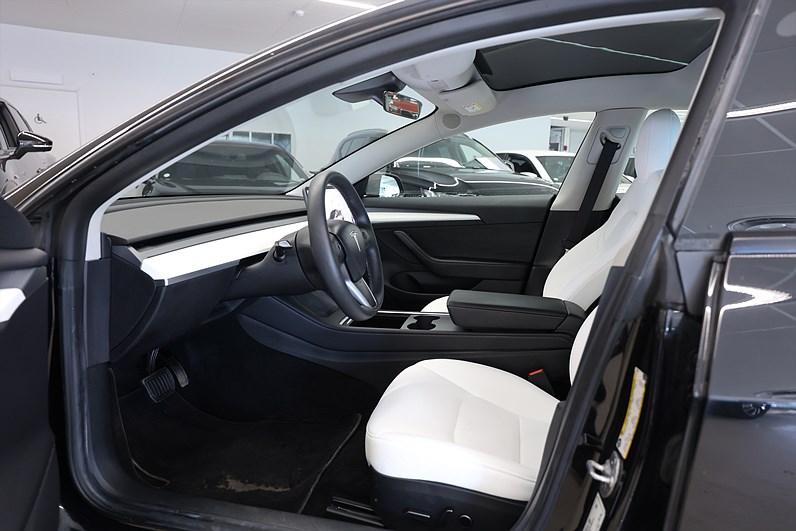 Tesla Model 3 Long Range AWD 440hk AP Pano Läder Navi Drag