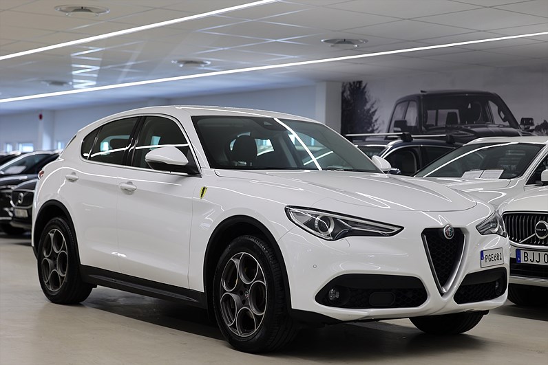 Alfa Romeo Stelvio 2.2 D 210hk AWD Super Keyless B-Kamera Drag