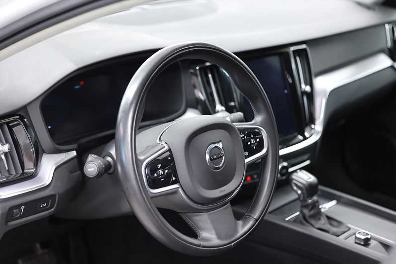 Volvo V60 Cross Country D4 AWD *Hjulkampanj!* Momentum Carplay