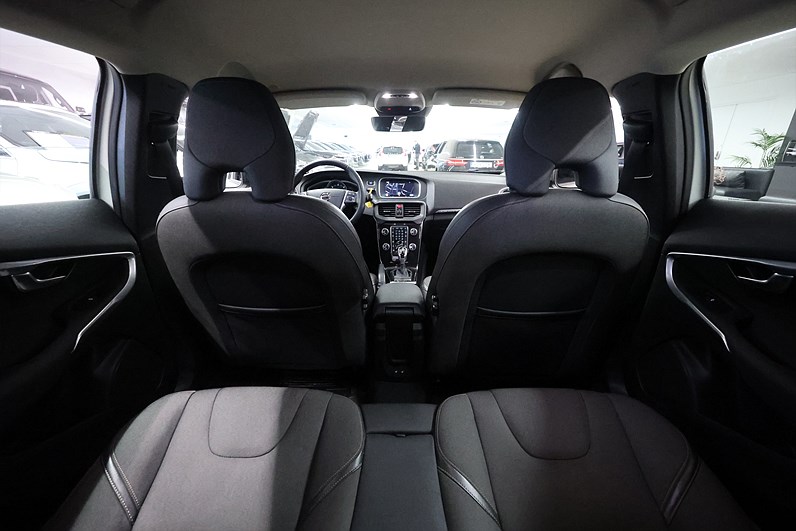 Volvo V40 Cross Country D2 120hk Momentum Navi Bluethooth PDC