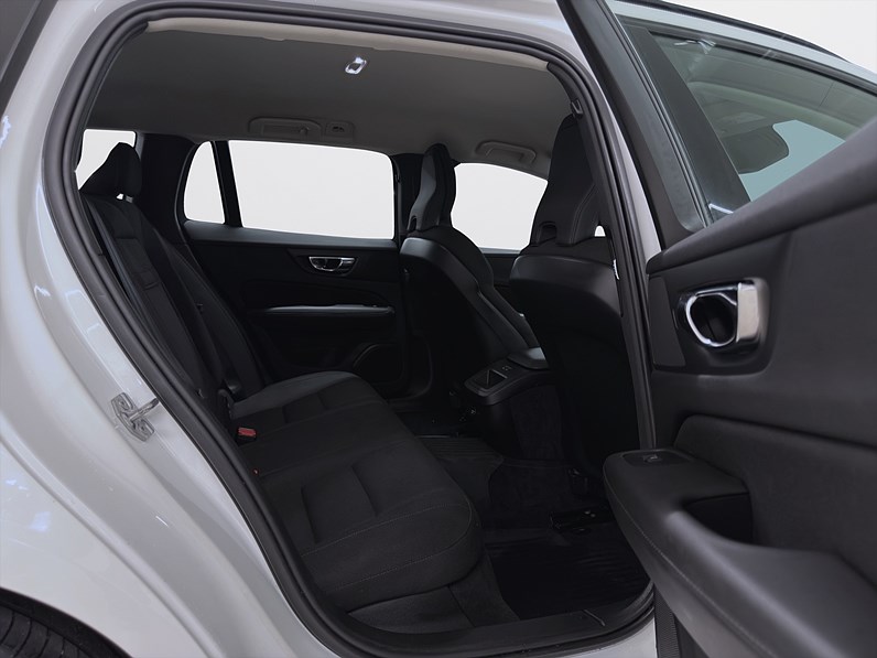 Volvo V60 D3 AWD 150hk Momentum Drag Navi CarPlay PDC