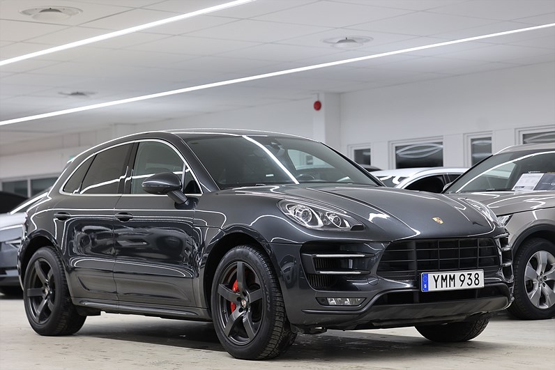 Porsche Macan Turbo Performance 441hk Sport Chrono BOSE Drag