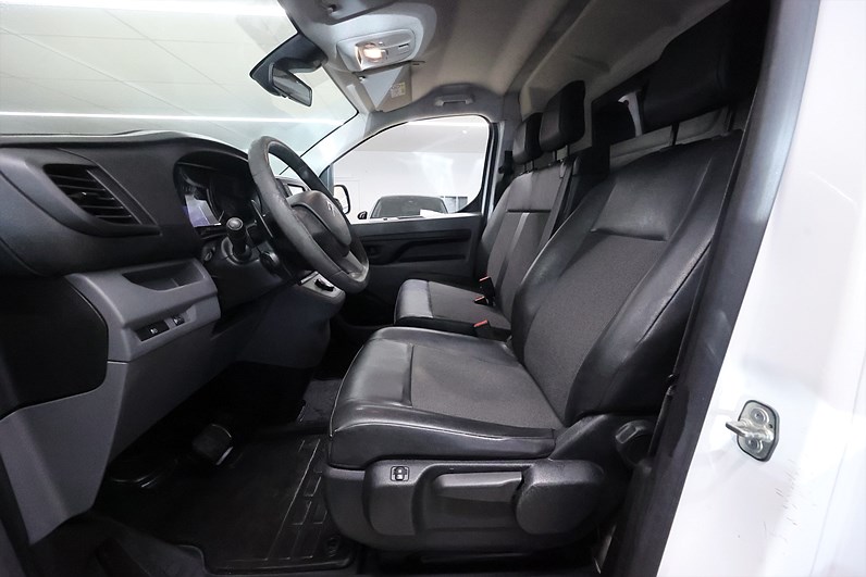 Citroën Jumpy 2.0 BlueHDi 180 177hk L2 Drag Värmare B-kamera MOMS