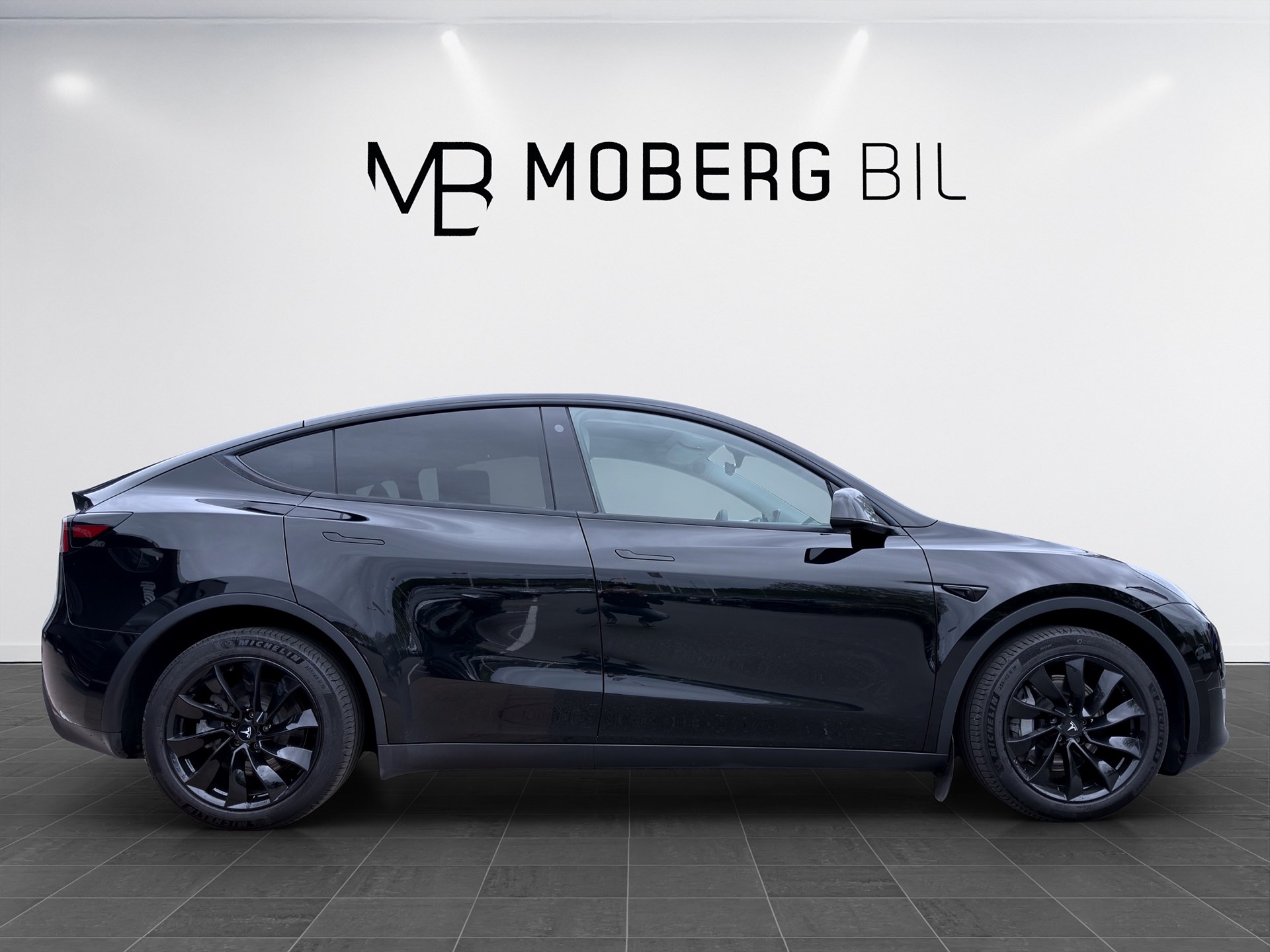 Tesla Model Y Long Range 514hk Pano Navi Drag B-Kamera MOMS