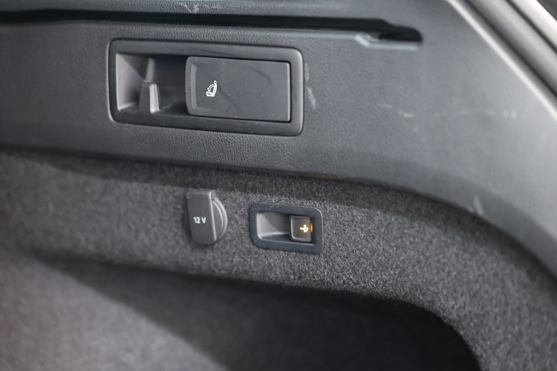 Volkswagen Passat 2.0 TDI SC 4M 200hk *Hjulkampanj!* R-Line