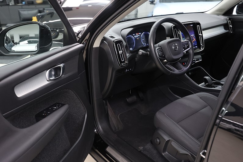 Volvo XC40 T4 Recharge 211hk *Hjulkampanj!* Momentum Värmare