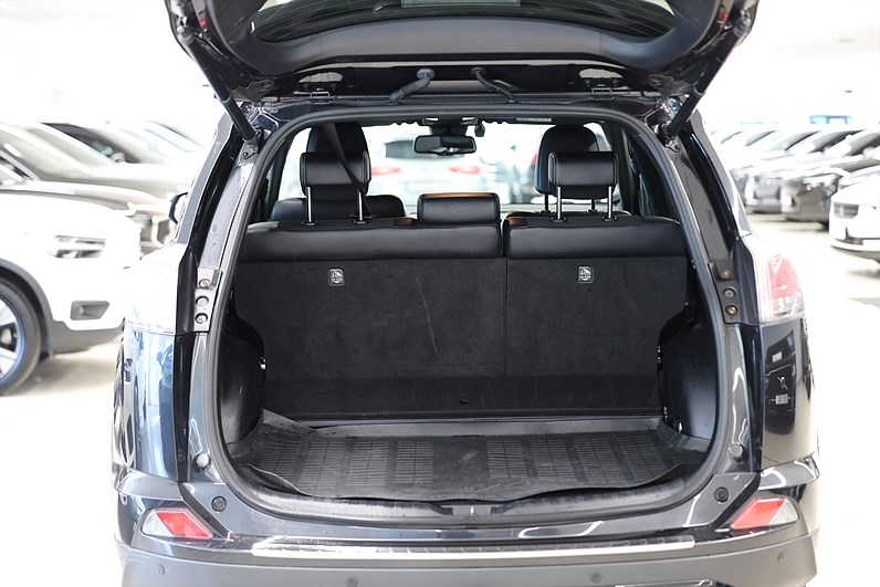 Toyota RAV4 Hyrbid 197hk X-Edition B-kamera Drag MOMS