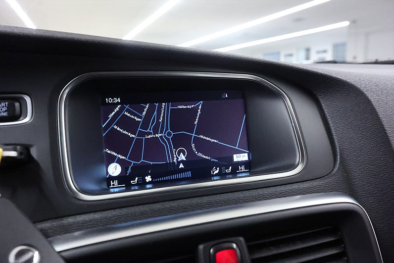 Volvo V40 Cross Country D2 120hk Momentum Navi Bluethooth PDC