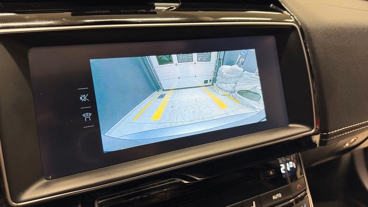 Jaguar XE – bild 18