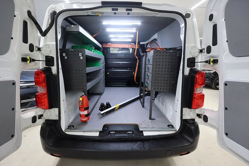 Peugeot e-Expert 75 136hk V-inrett B-kamera CarPlay MOMS