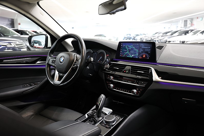 BMW 530i Touring 252hk Sport Line Shadow Hifi B-kamera Drag