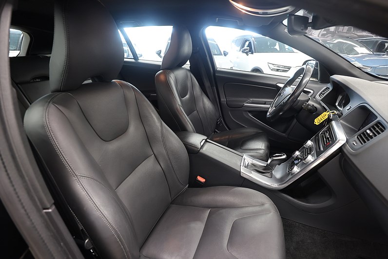 Volvo V60 Cross Country D4 190hk Summum Skinn Navi Keyless