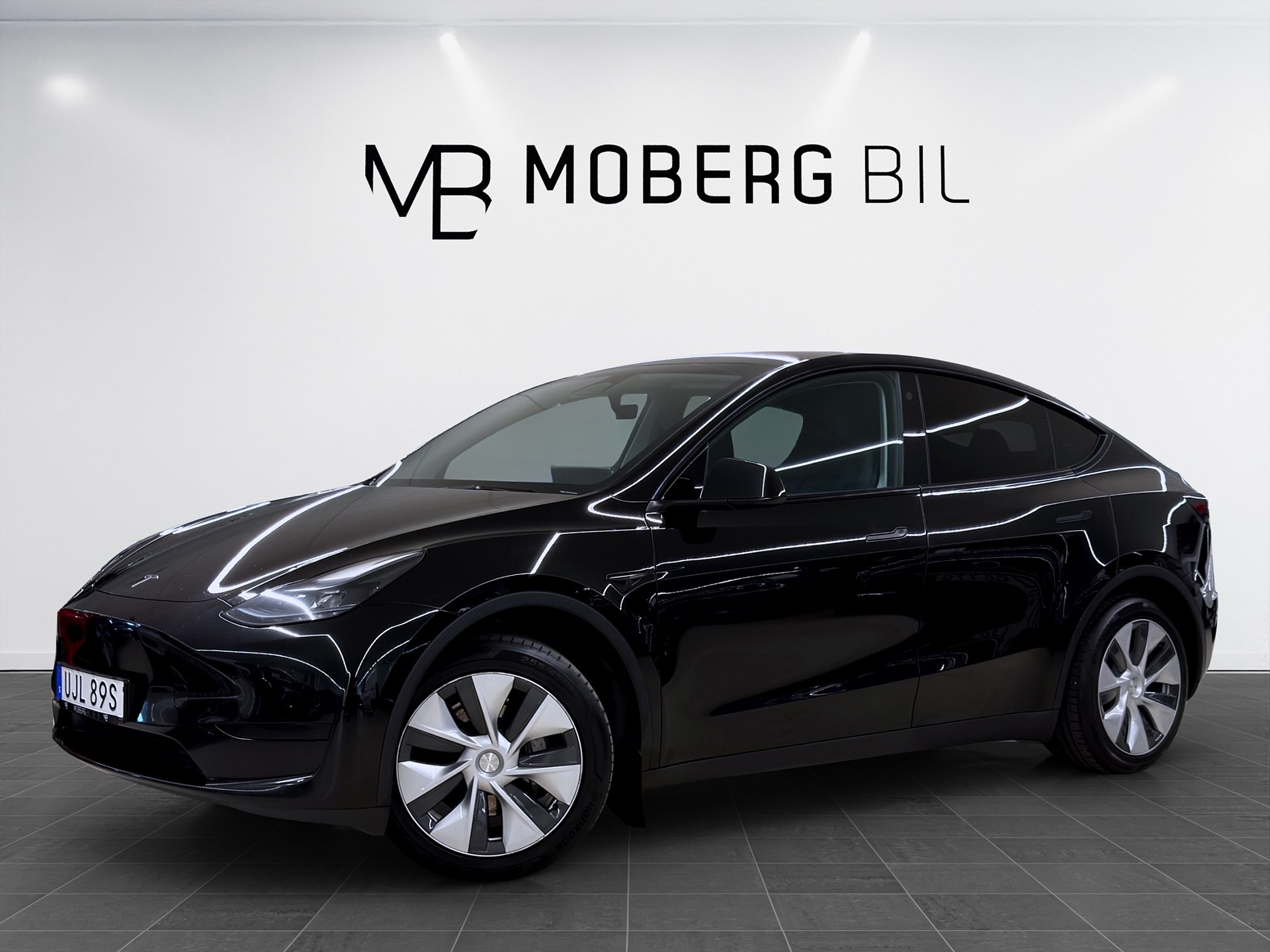 Tesla Model Y Standard Range 299hk Helg på Moberg!  Pano Läder Navi B-Kamera