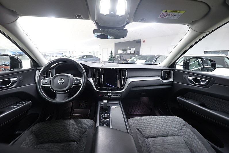 Volvo XC60 Recharge T6 AWD 350hk Core Pano Drag
