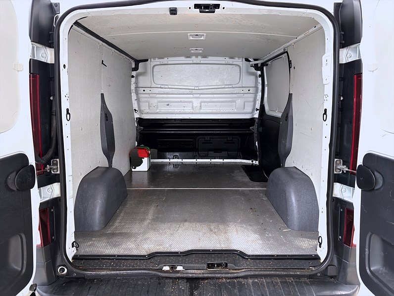 Renault Trafic 120hk Helg på Moberg! L2 Drag Värmare PDC