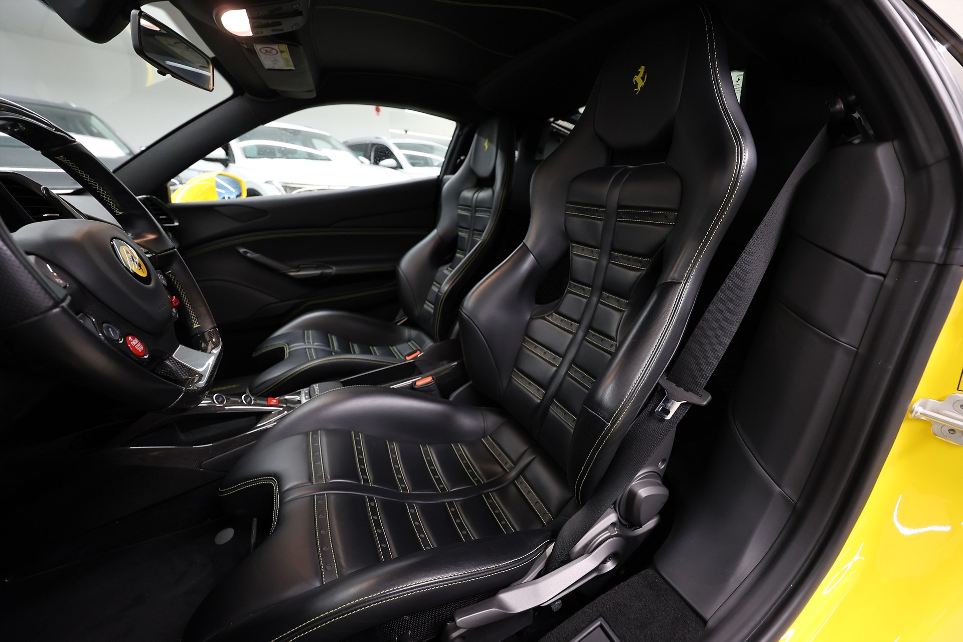 Ferrari 488 GTB 3.9 V8 670hk Kolfiber Giallo Svensksåld
