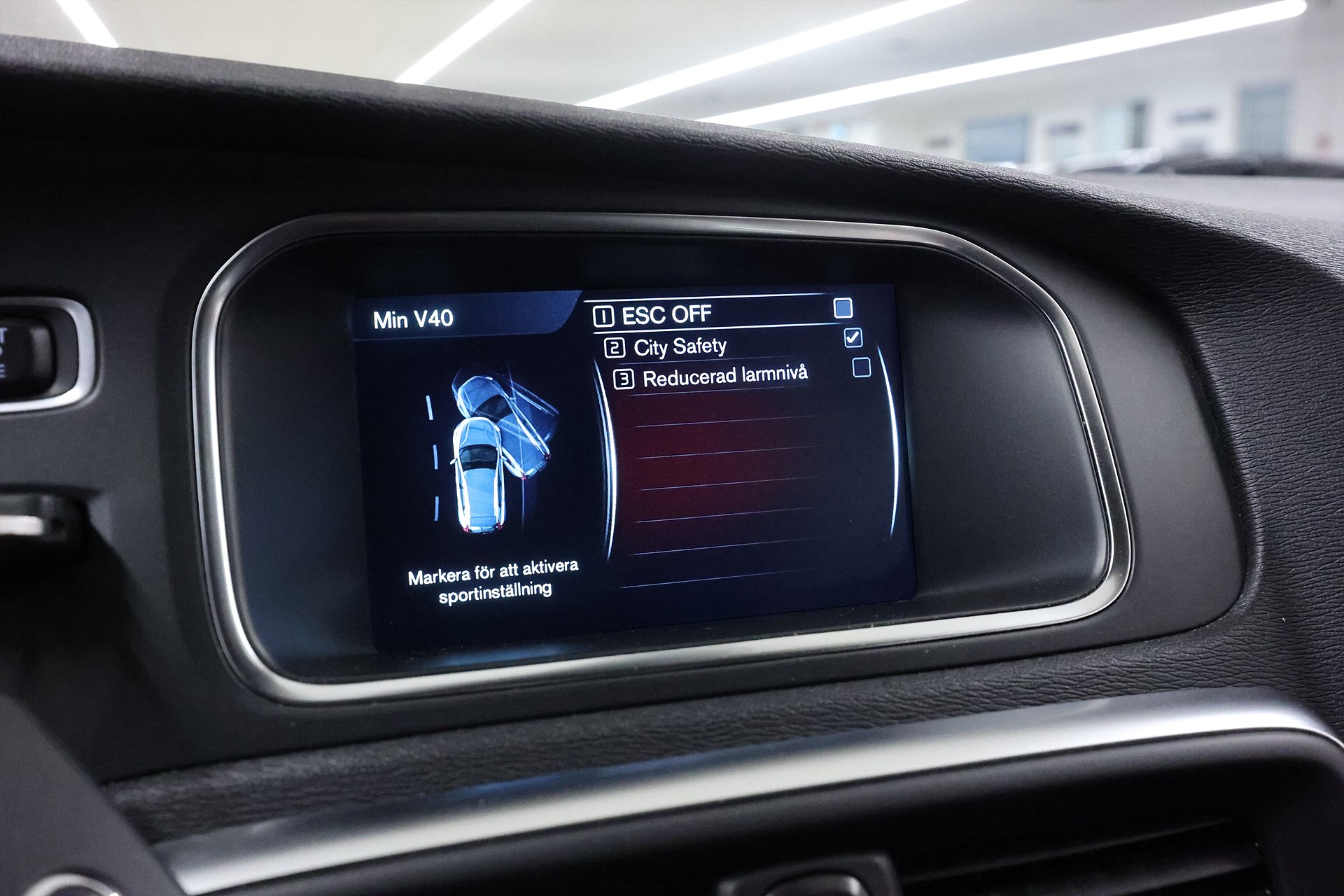 Volvo V40 Cross Country D2 120hk Momentum Navi Bluethooth PDC