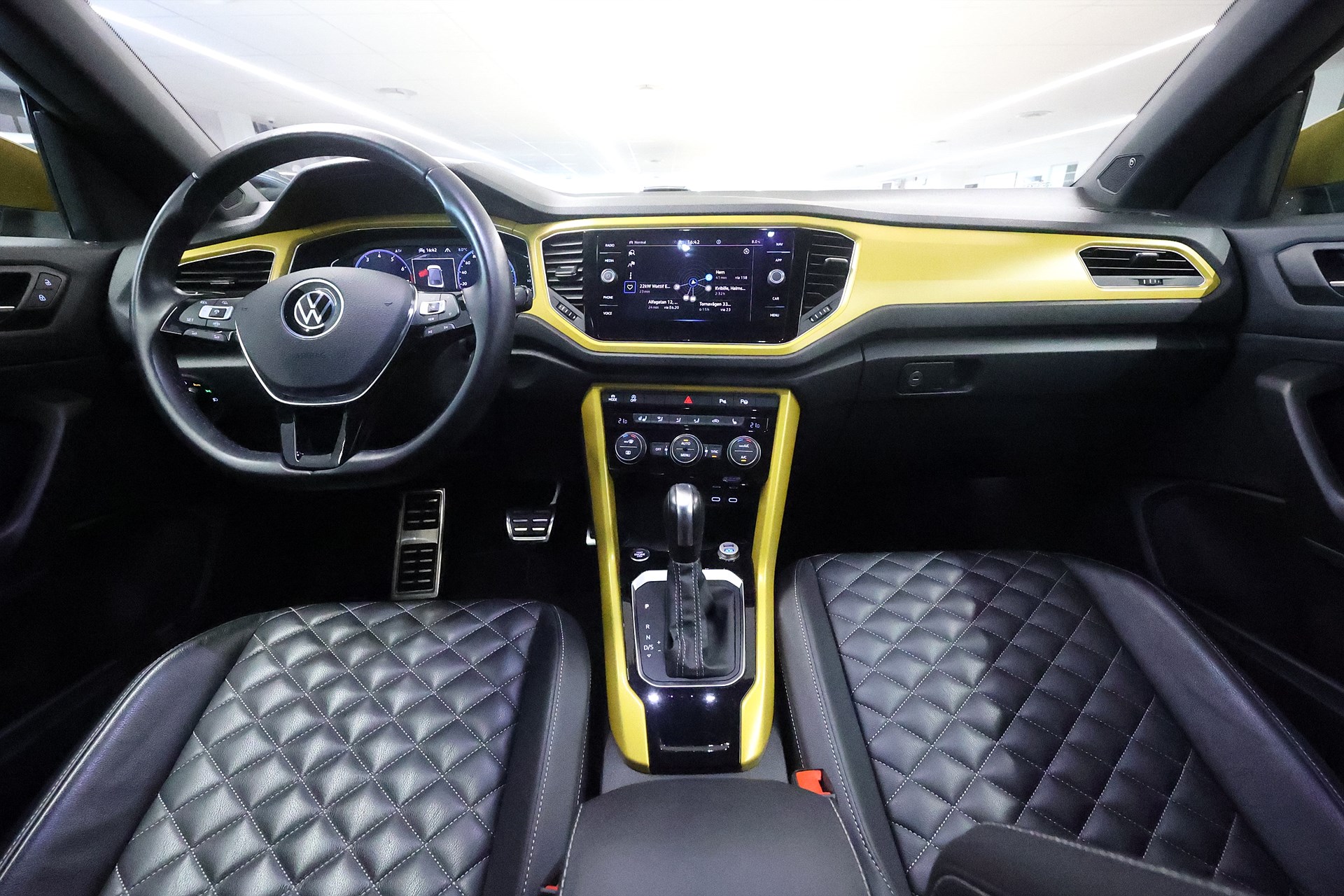 Volkswagen T-Roc Cabriolet 1.5 TSI 150hk R Line Läder Beats B-Kamera