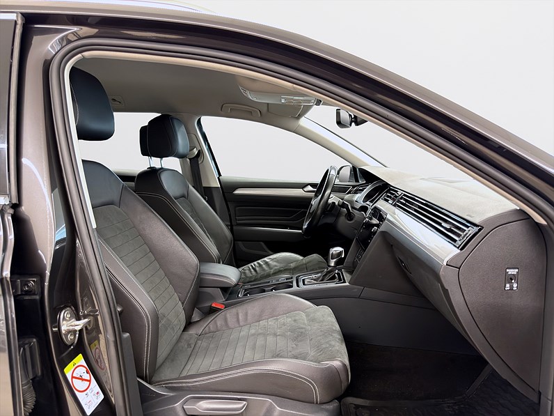 Volkswagen Passat SC GTE 218hk Keyless B-Kamera Navi Drag PDC
